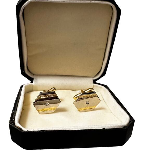 Gold tone, cufflinks, toggle closure - Picture 1 of 1